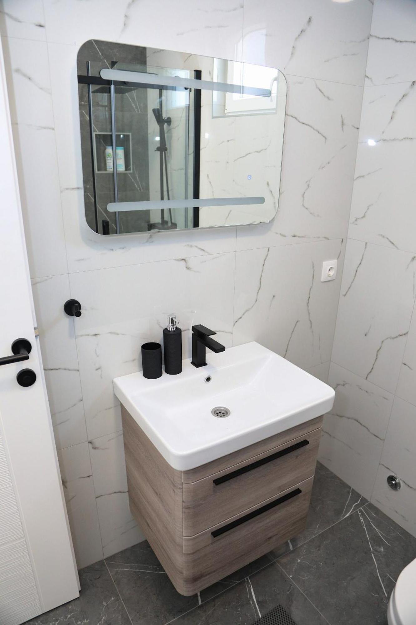 Apartman Keman *